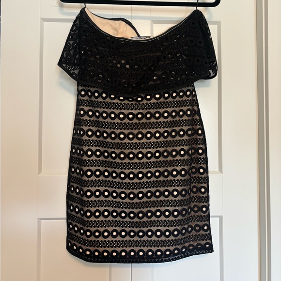 Strapless Black/Nude Dress 🖤 - Picture 3 of 8